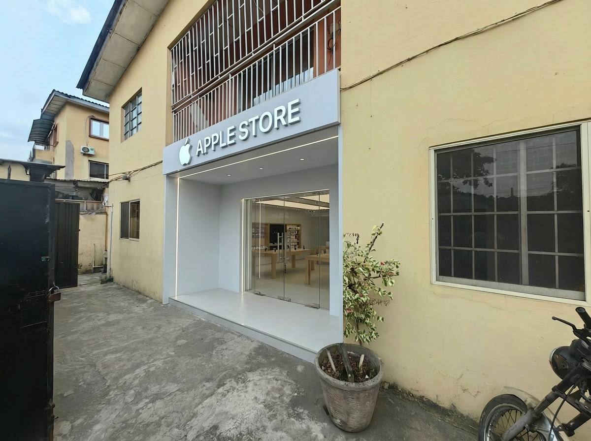 Lagos mobile phone store exterior day view